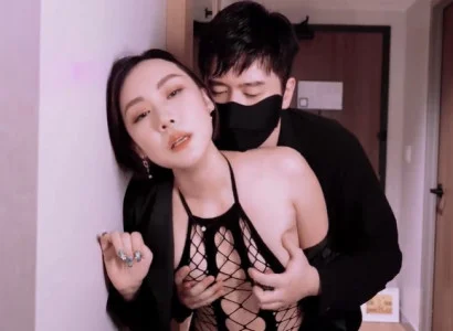 Người phụ nữ bán thân cho sếp hòng lấy tiền trả nợ cho chồng
