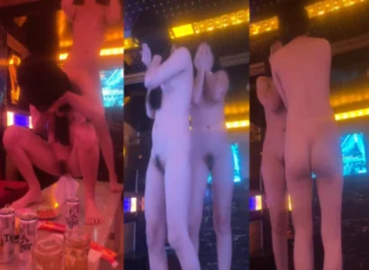 Vũ nữ thể hiện điệu múa thoát y cực kỳ dâm loạn tại quán hát